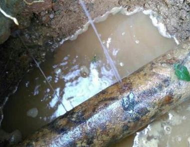 明溪楼顶渗水维修公司分享下地暖漏水的原因及检测方法。